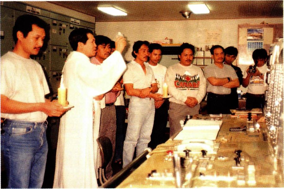 해양 사목 활동을 하는 회원들.