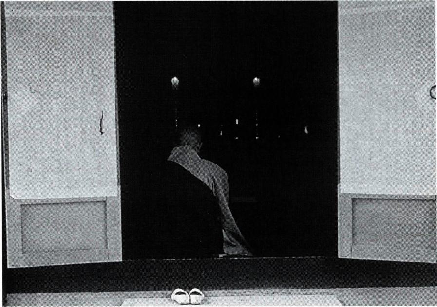 불교의 깨달음은 무지와 갈애를 걷어내어 얻는 체험적 변화.