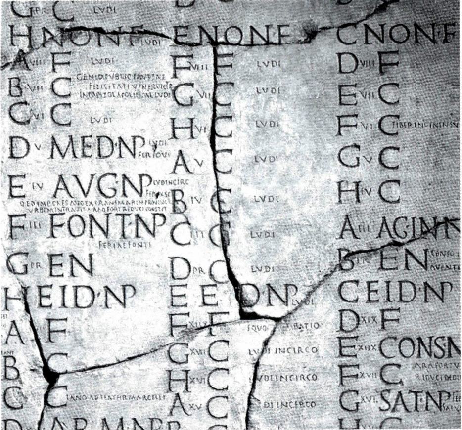 대리석에 새겨진 기원전 4세기경의 로마 달력.