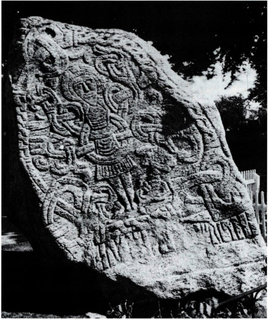 헤랄드 왕이 세운 유틀란드의 암석에 새겨진 십자가의 그리스도.