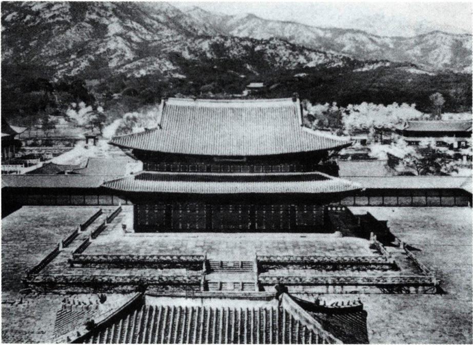 도참설에 의해 이성계가 천도하여 터를 잡은 경복궁.