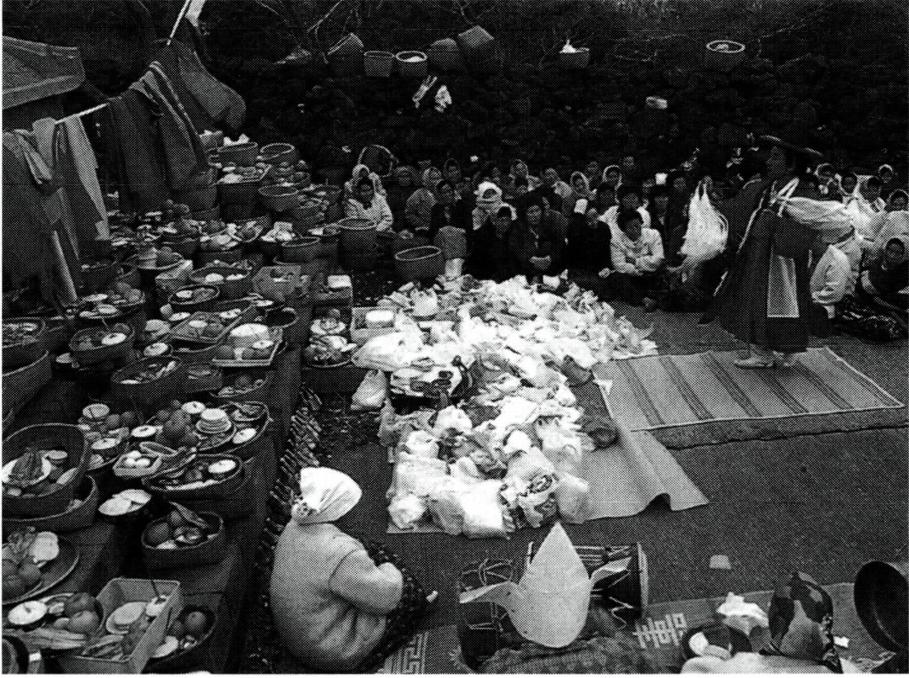 역사적으로 보아 한국의 무속은 가장 오래된 종교 현상이다.