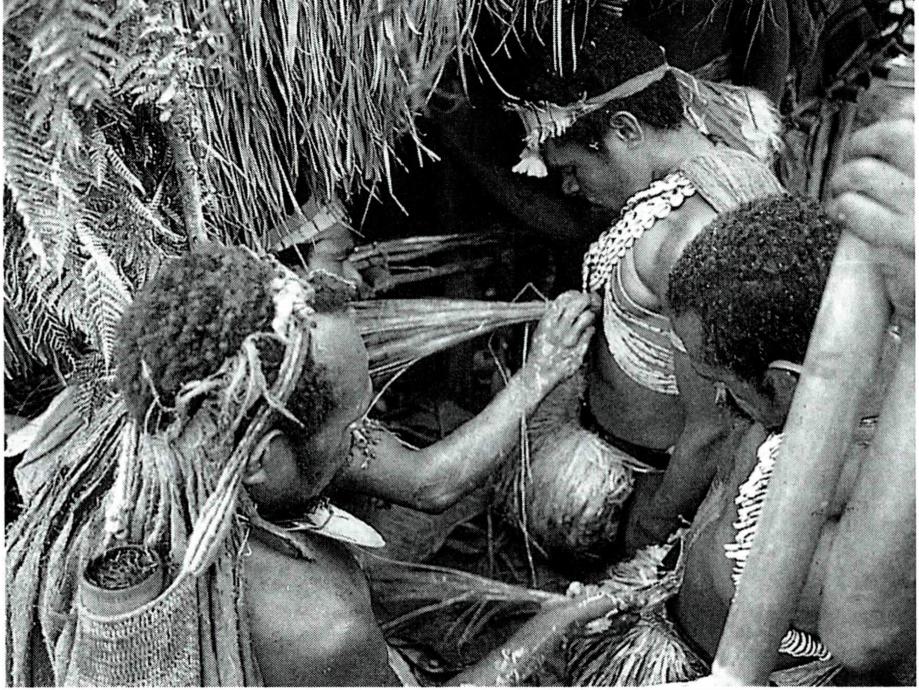 현존하는 원시인들의 종교인 아프리카 종교나 특정 민족만이 신앙할 수 있는 유대교, 힌두교 등이 민족 종교이다.