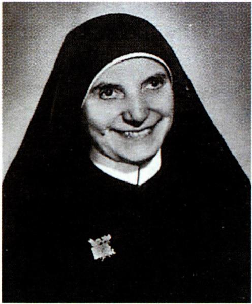 초대 총장 데클라 수녀.