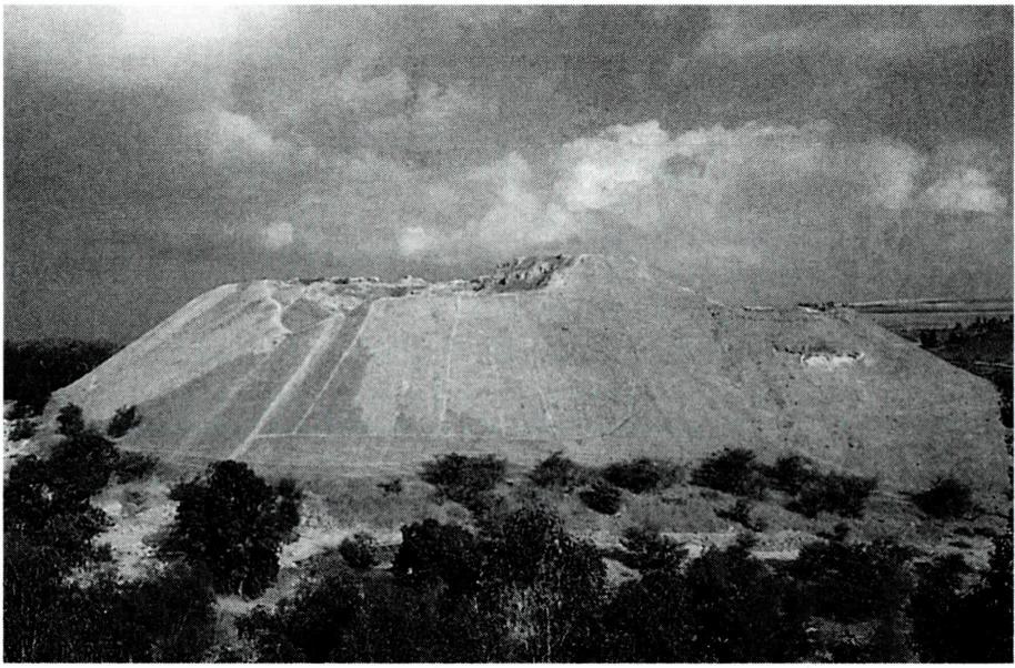 텔 벳스안 전경(위)과 로마식 극장.