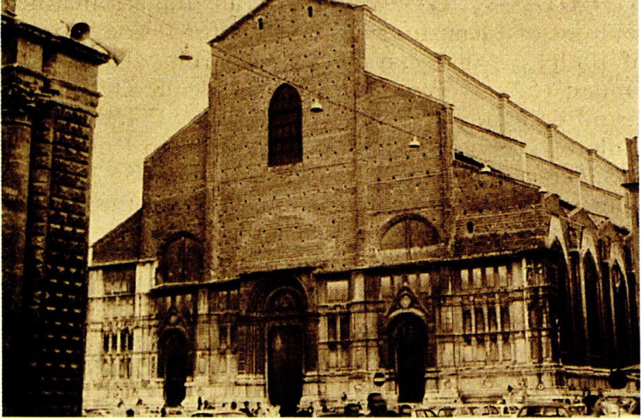 카를 5세의 대관식이 거행되었던 산 페트로니오 성당(왼쪽)과 성 도미니코의 무덤 위에 세워진 산 도메니코 성당.