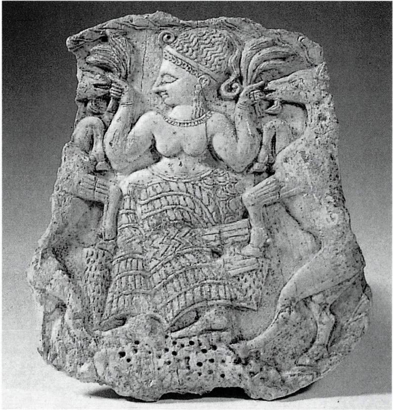 시리아의 우가리트(왼쪽), 이스라엘의 수도 사마리아(가운데) , 브엘세바 근처의 사파디에서 발견된 상아 조각물.