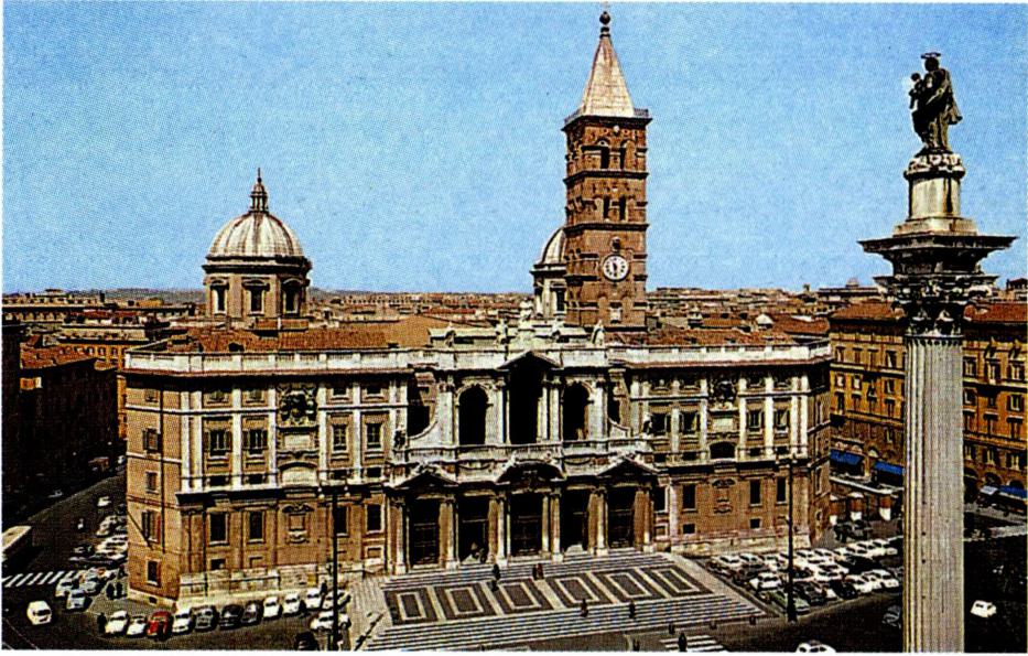 성모 마리아 대성전(왼쪽)과 그 내부 모습.