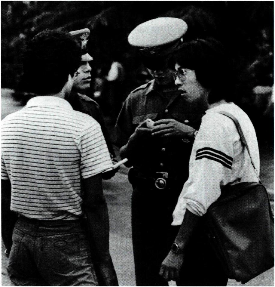 공권력의 임무는 공동체의 안정과 평화 유지에 있다.