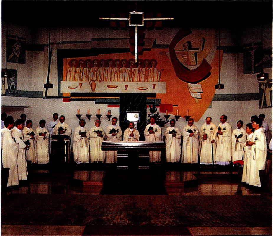 수도 사제란 수도자 신분과 사제 신분을 함께 지닌 성직자를 말한다.