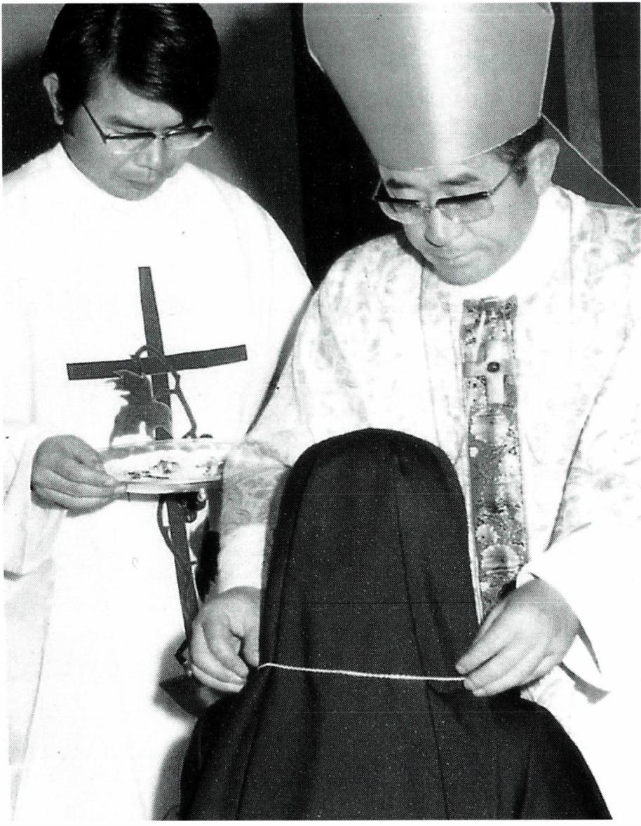 수도자는 세 가지 복음적 권고를 선서함으로써 특별한 양식으로 하느님께 봉헌되고 축성된 이들이다.