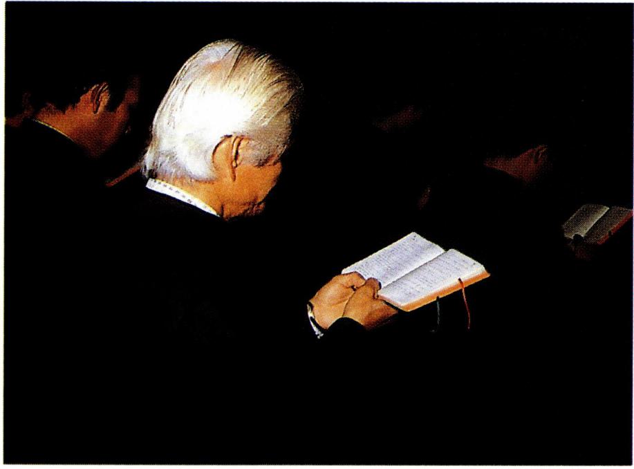 성직자 . 수도자들은 하루를 여러 순간으로 나누어 정해진 시간에 기도를 바치 는데, 이를 가리켜 시간 전례라고 한다.