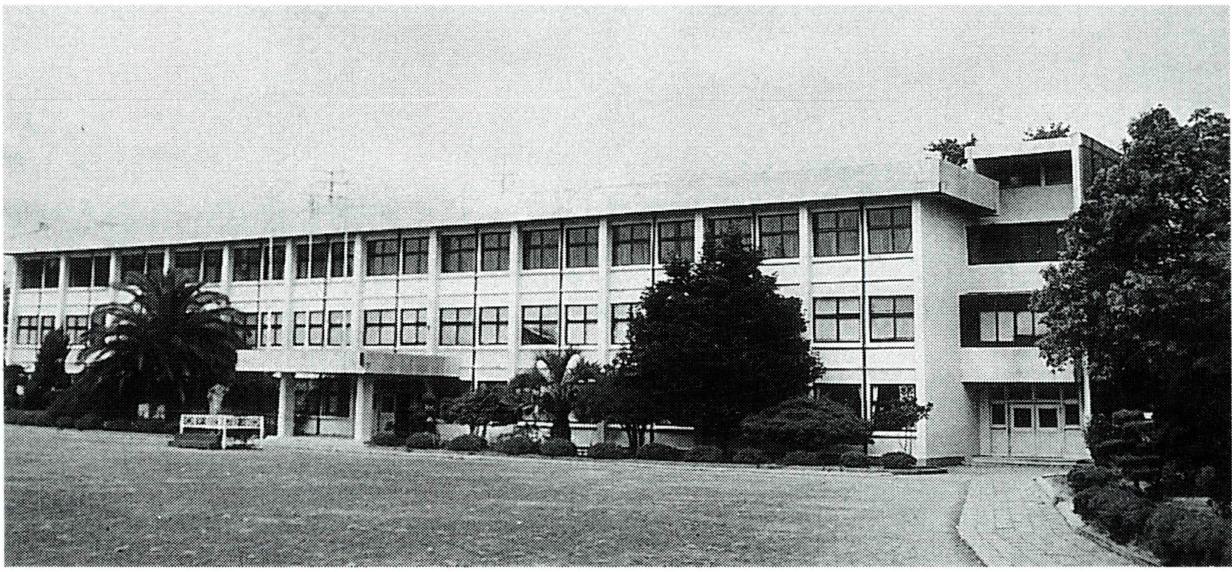 신성여자중학교 전경.