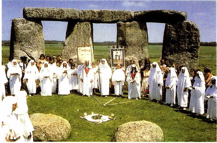 '신종교' 는 기성 종교 또는 전통 종교의 상대적 개념이다.