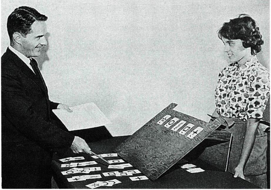 라인은 '초감각적 인식' 카드로 심령적 능력의 실존을 입증하였다.