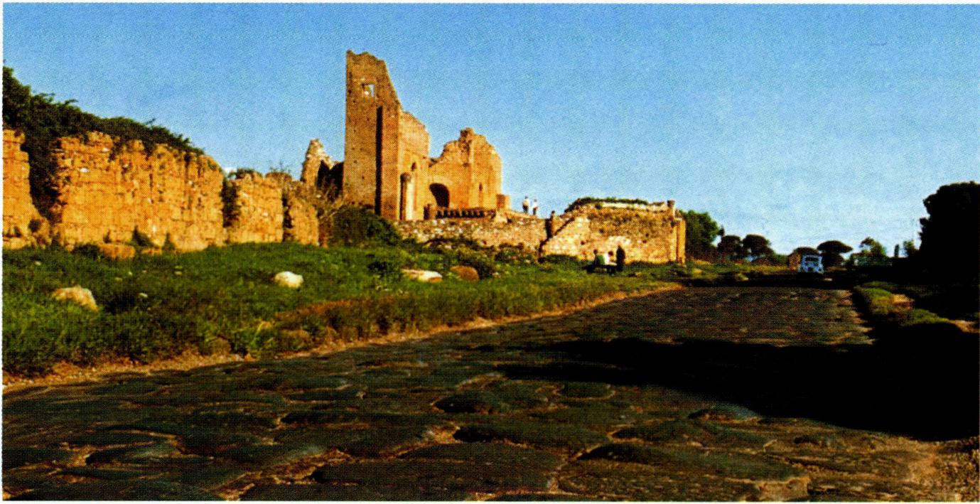 카타콤바에 이르는 아피아 가도(街道).