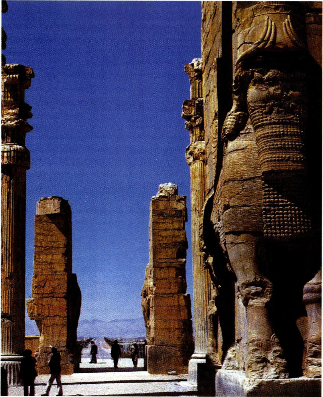 알렉산더 대왕에게 침략을 받은 페르세폴리스의 유적.