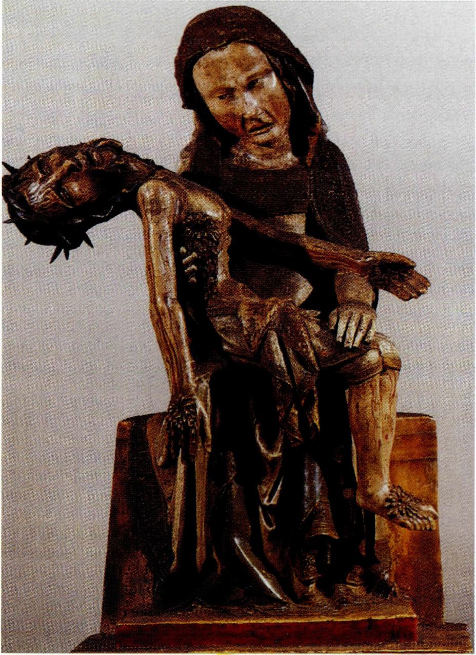 독일에서 14세기경에 만들어진 피에타(왼쪽)와 미켈란젤로의 피에타.