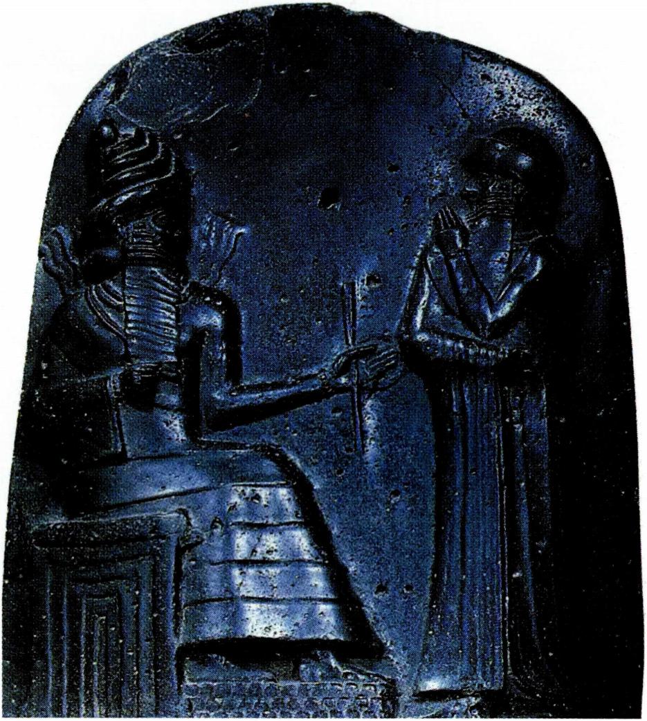 함무라비 법전이 새겨진 돌기둥의 상부(루브르 박물관 소장).