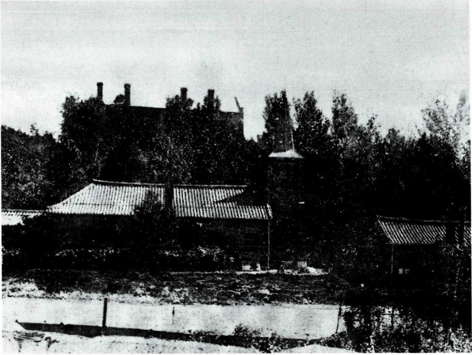 1930년경의 혜화동 성당과 현재의 성당.